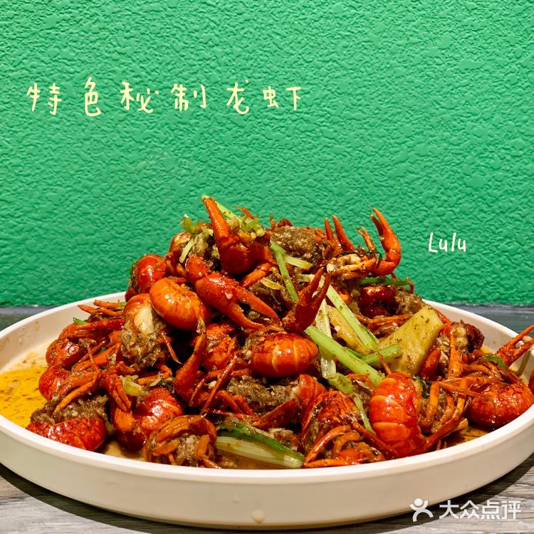 老板，来十斤小龙虾，先。
