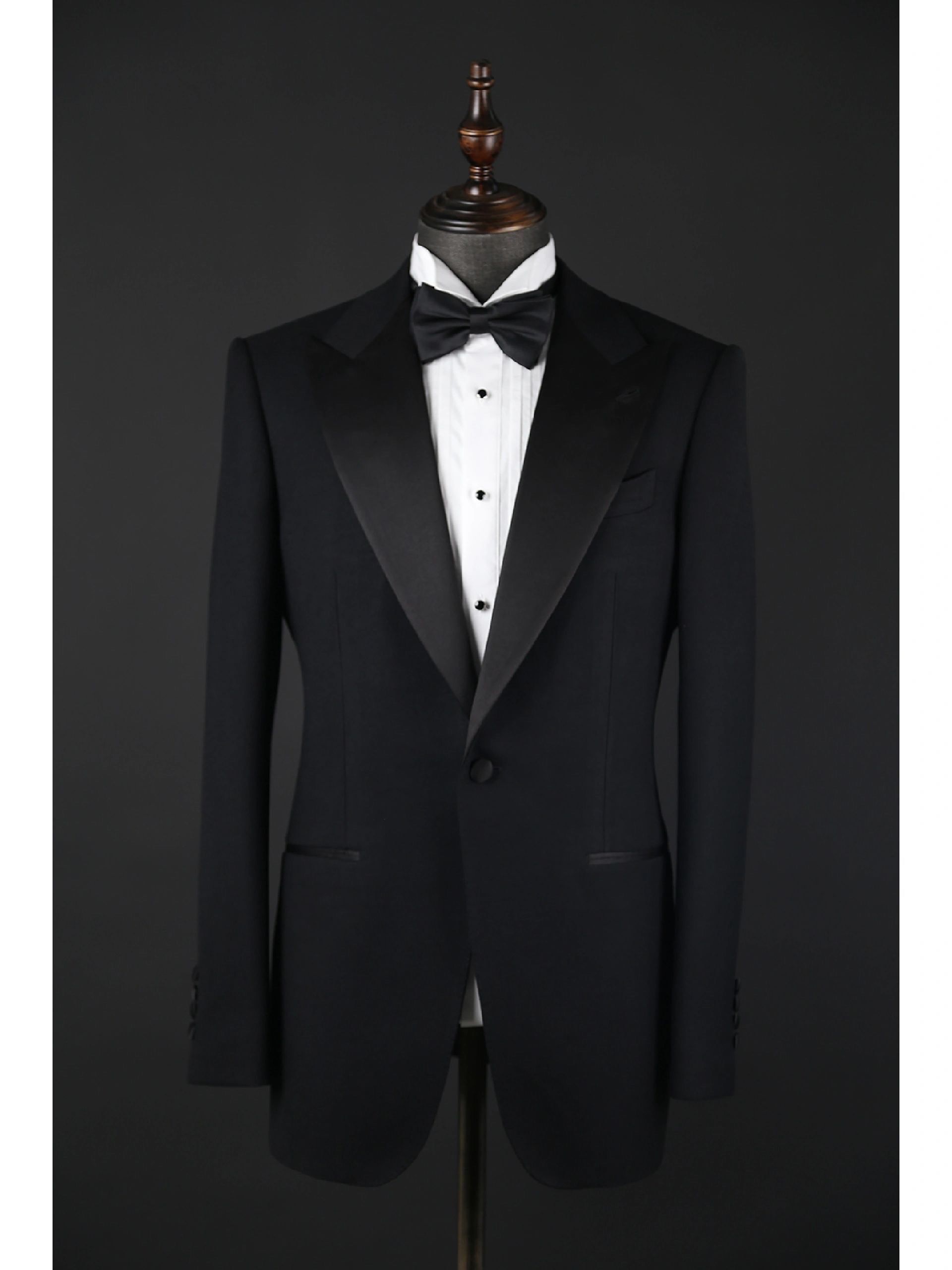 高级经典黑白的绅士西装