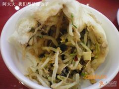 豆芽素菜包-石头门坎