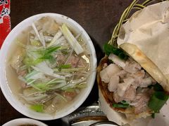 罩火烧-金卯白肉罩火烧