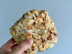 扁桃仁巧克力羊角-BAKER&SPICE(国金中心商场店)