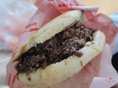 烧饼夹牛肉-老西关黄老太牛肉烧饼