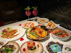 -Mogul Eatery·大亨餐酒馆