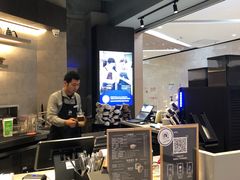 -瑞幸咖啡(岳家嘴地铁站店)