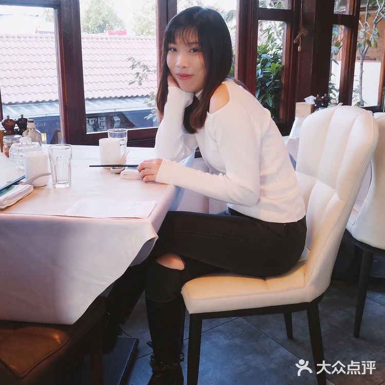 笋,腊肉,汤汁味道也不错。餐厅服务员还会及时来提示关火