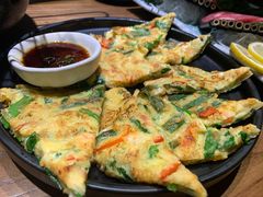 海鲜葱饼-明洞阿姨·韩式酱蟹烤肉·创意料理(三元桥店)