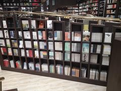 -钟书阁(群光广场店)