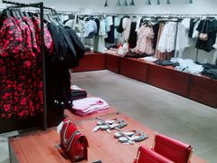 -URBAN REVIVO(高德置地广场·春广场店)