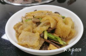 Pork Skin and Dried Bamboo Shoot Stew