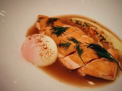 香烤土鸡配温泉蛋和鸡汤-Jean Georges