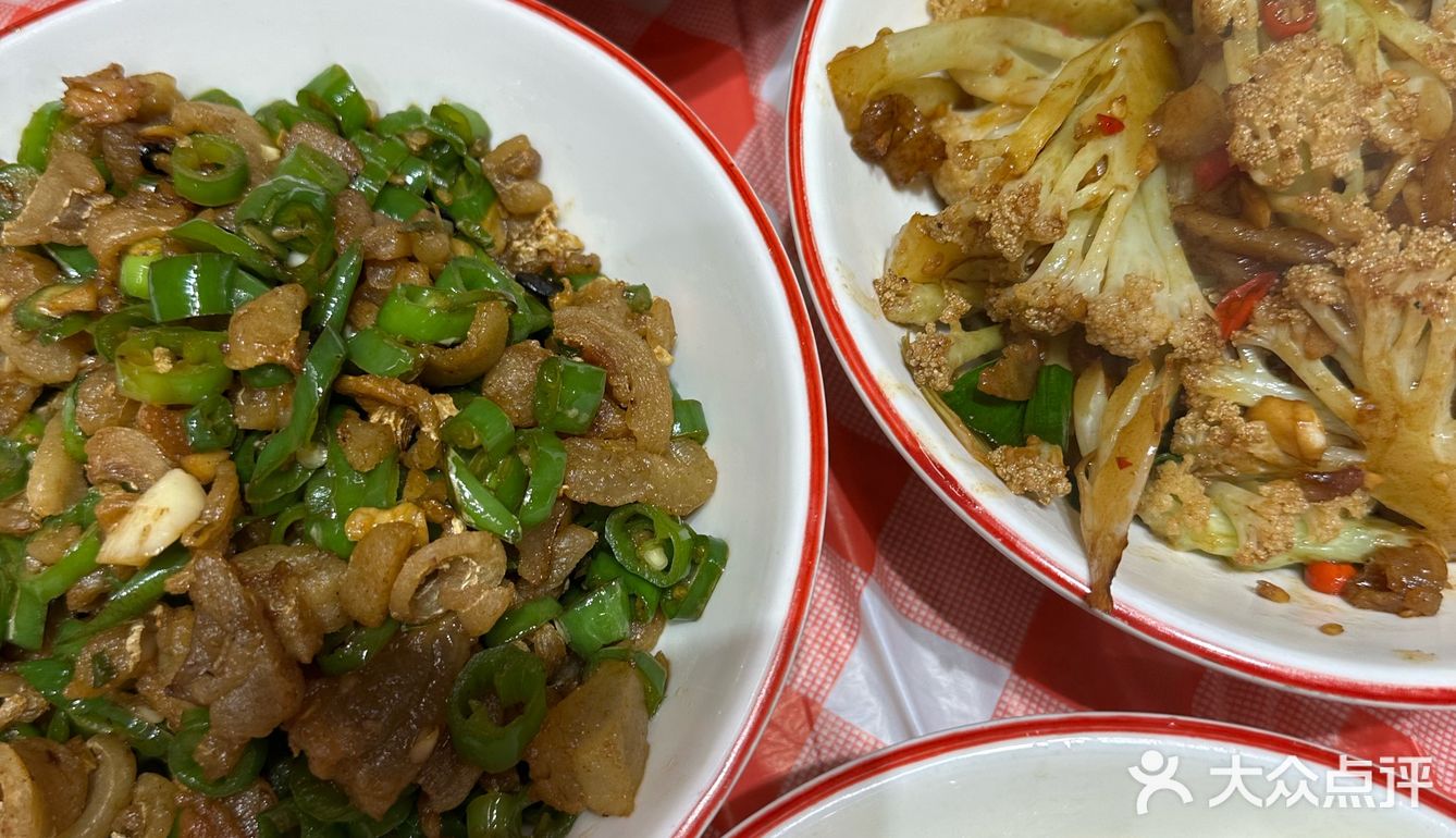 人均30吃撑！这家湘菜馆的肉炒肉绝了🔥