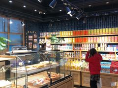 面包甜点陈列柜-皇家美孚·蛋糕外送(东部佳世客店)