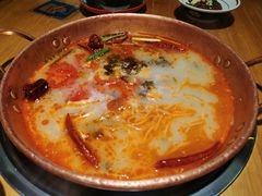 -洱火云南酸菜牛肉火锅(石景山当代商城店)