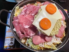 泡菜五花肉锅-炙韩料理·部队锅专门店