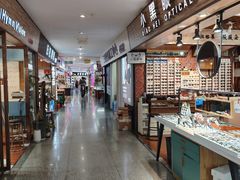 -三叶眼镜城批发市场(上海火车站店)