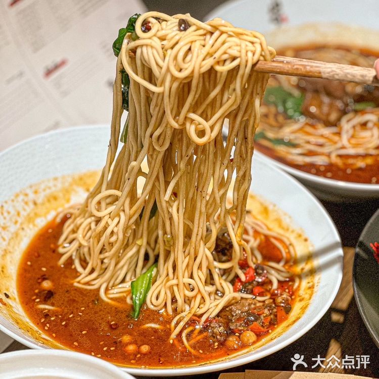 论江湖气息还得是这一口重庆小面啊！🍜