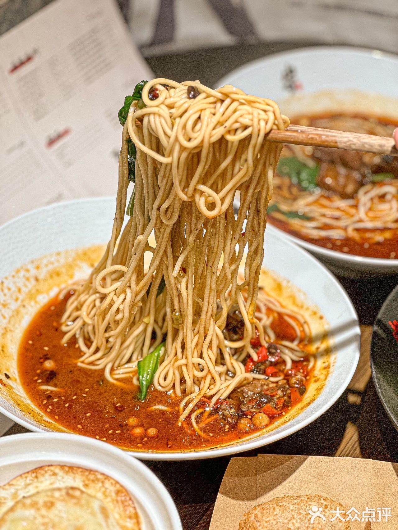 论江湖气息还得是这一口重庆小面啊！🍜
