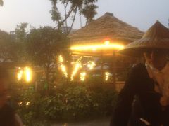 茅草房生态火锅山庄-茅草房·河畔园林火锅