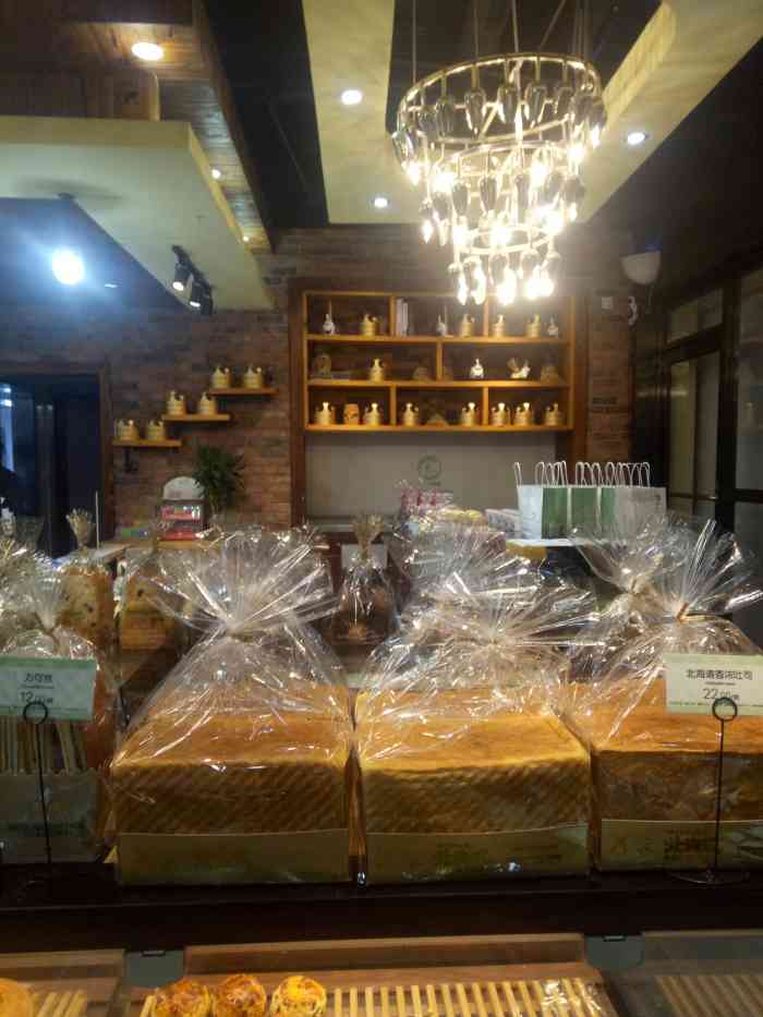 慢城烘焙·蛋糕(东丽店)-"下楼倒个垃圾,弥漫着消毒水味儿的空气真新.