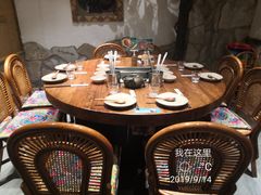 -老牌坊云南鱼豆花火锅(爱建店)