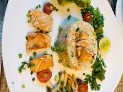 -Chom Cafe and Restaurant