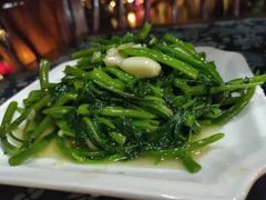 -临江餐馆二楼美食部落