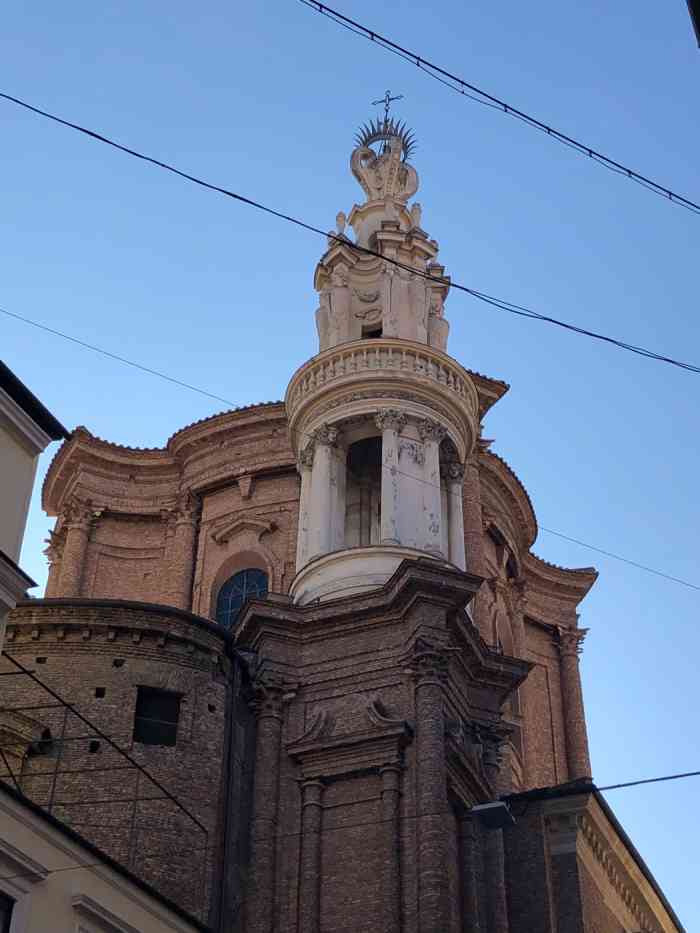 树林圣安德肋圣殿-"这是位于许愿池和西班牙台阶中间区域的教堂.