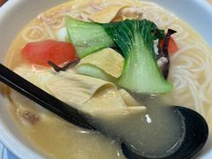 -蒙自源米线大王(东站店)
