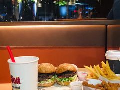 -The Habit Burger Grill 哈比特汉堡(复兴soho店)