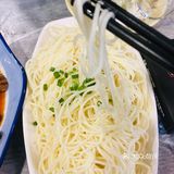 黄瓜很解辣，画家也很新鲜，推荐大家去吃