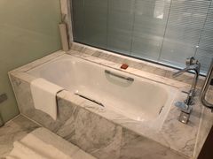 -上海滴水湖皇冠假日酒店