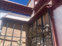 -比如骷髅墙景区