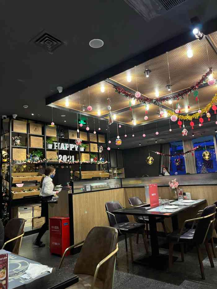 西堤牛排(上海虹口龙之梦店)-"排了将近2个小时阿- -搞不懂.明显叫号.