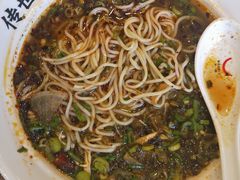 -牛一嘴·兰州牛肉面·大盘鸡(财富中心店)