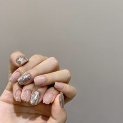 -花岐款式专研健康美甲沙龙