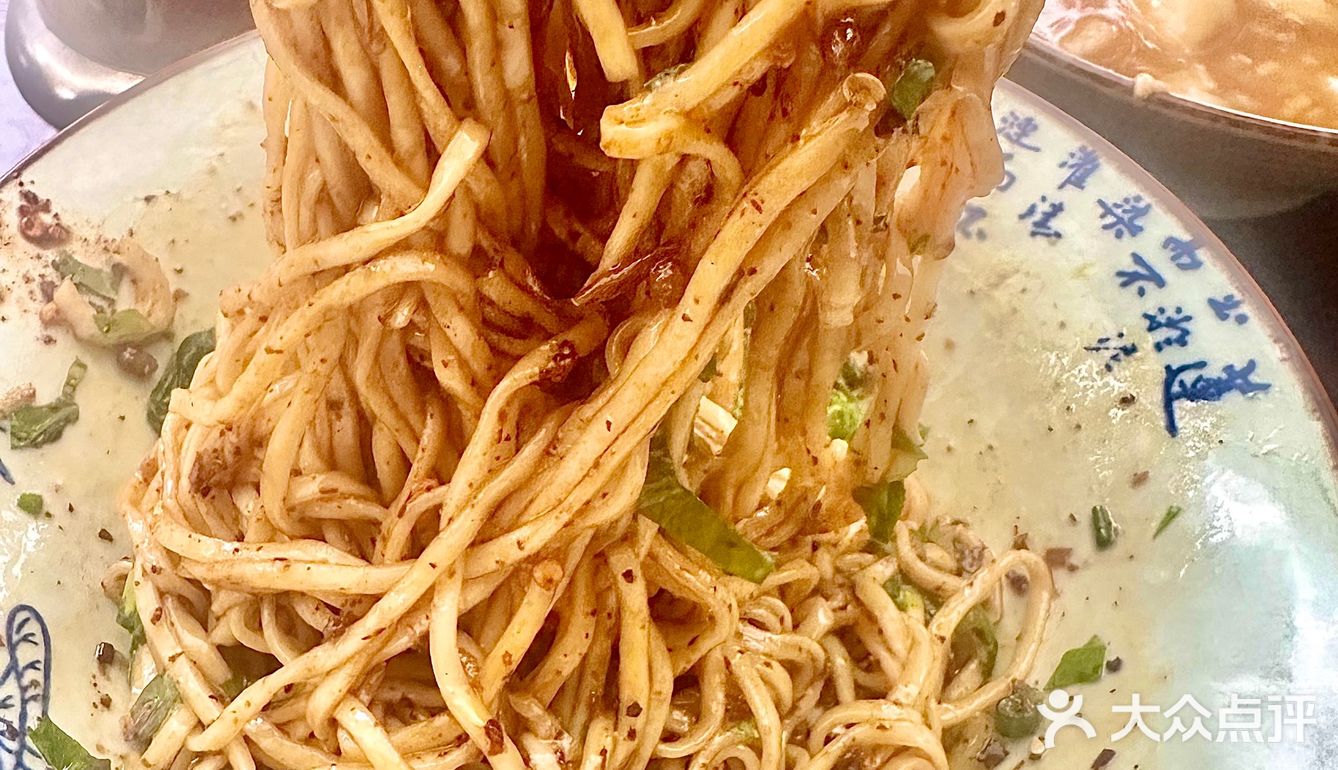 这一碗好过瘾｜红油干拌面
