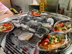 -围炉肉舍•炭烤活鳗•丹东海鲜烤肉(步行街店)