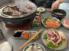 -围炉肉舍•炭烤活鳗•丹东海鲜烤肉(步行街店)