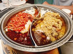 -阿瓦山寨·湘菜现炒·剁椒鱼头王(咸阳总店)