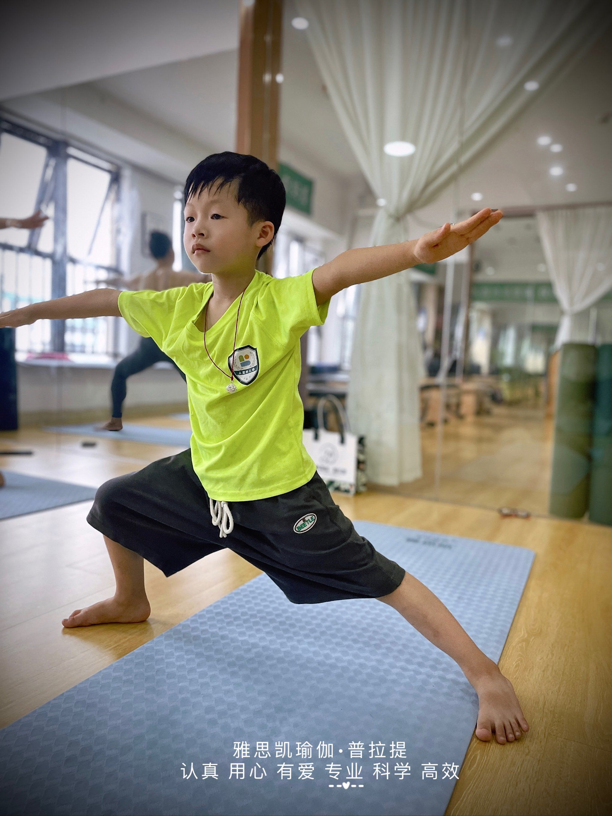 亲子瑜伽妈妈们用爱陪伴成长