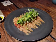 温海鲜色拉配牛油果-Carbon莫卡哆·意大利复古集市餐厅(杭州大厦店)