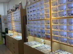 -天空之镜眼镜店蔡司依视路配镜授权零售店(望京颐堤港店)