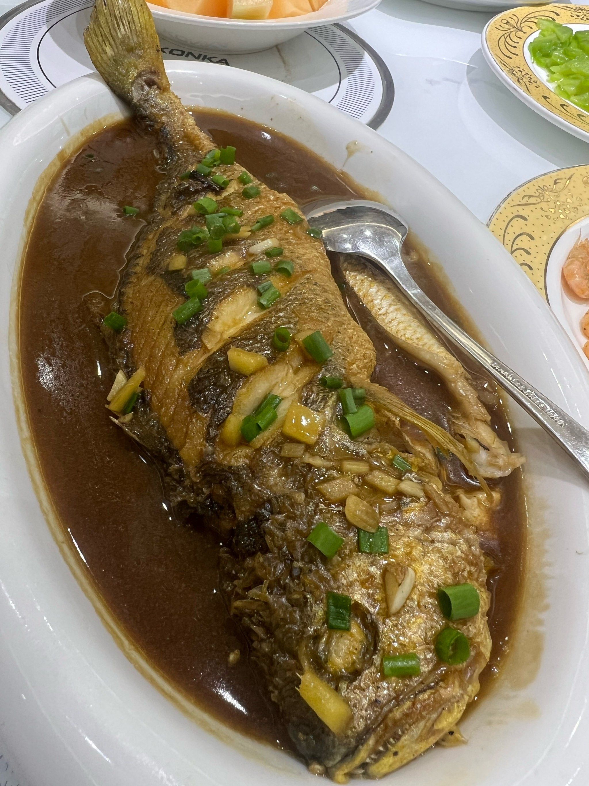 一顿工作午餐,勾起了我对干烧岩鲤的渴望