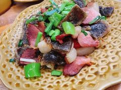 蕨粑炒腊肉-古城苗家土菜馆(河景餐厅店)