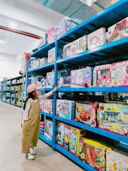 -逝水玩具折扣店