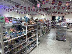 -嗨本可潮玩仓(大兴大悦春风里店)