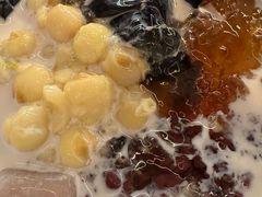 -RUXU入续糖水铺与包(卓悦中心店)