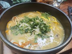 -银米·云南传统过桥米线(双廊黑金冠店)