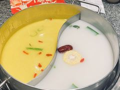 豆浆鱼骨浓汤锅-江小渔鲜鱼火锅(辽沈二街店)