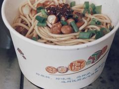 凉面-老光明岗琼甜茶馆